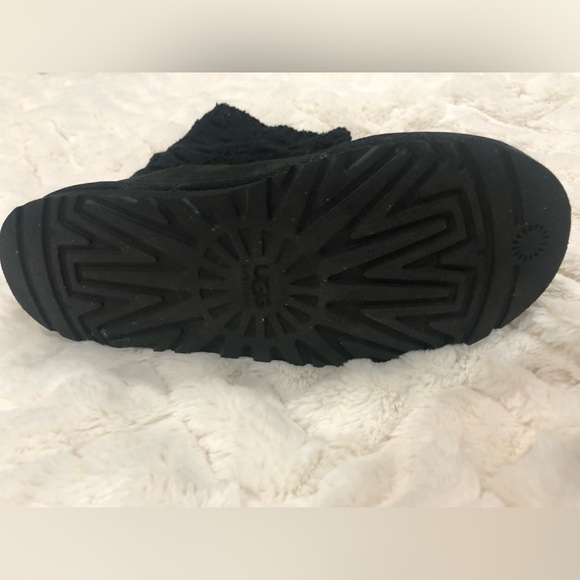 Authentic black UGG Australia Cassidee size 7 USA. - Picture 8 of 14